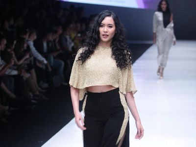 Foto: 14 Koleksi Busana Luna Maya yang Terinspirasi Beyonce