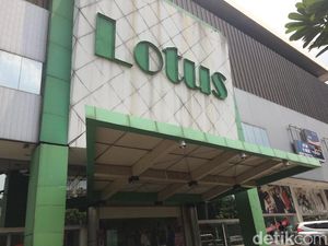 Banyak Toko Ritel Tutup, Persaingan Ketat Hingga Daya Beli Lesu Banyak Toko Ritel Tutup, Persaingan Ketat Hingga Daya Beli Lesu