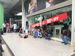 Cuci Gudang Besar-besaran, Lotus Thamrin Diserbu Pemburu Diskon Cuci Gudang Besar-besaran, Lotus Thamrin Diserbu Pemburu Diskon