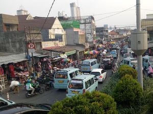 Semrawut, Ini PKL Tanah Abang yang akan Ditertibkan Anies