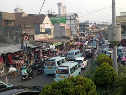 Semrawut, Ini PKL Tanah Abang yang akan Ditertibkan Anies