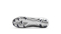 Teknologi milik Nike seperti flyknit, Dynamic Collar Fit, Nike Grip System, dan sejumlah fitur canggih lainnya juga bisa didapatkan pada sepatu ini (highsnobiety.com)