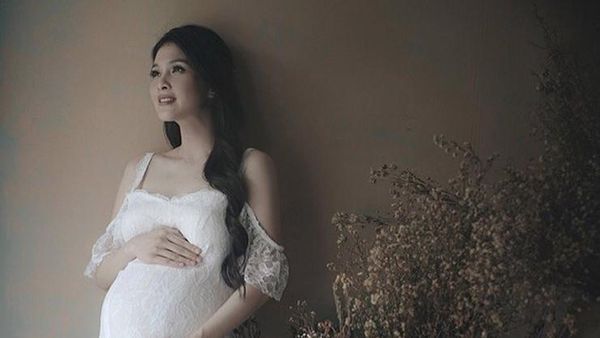 Cantik Banget, Foto Hamil 6 Artis Indonesia dengan Perut Buncit