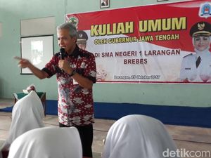 Begini Suasana Kelas Saat Gubernur Ganjar Mengajar di SMA Brebes