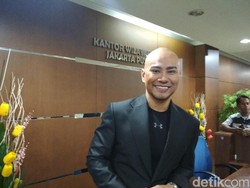 Deddy Corbuzier Beri Pelajaran Netizen yang Ambil Fotonya dengan Sabrina
