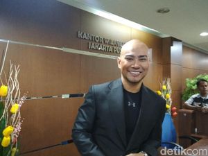 Deddy Corbuzier Beri Pelajaran Netizen yang Ambil Fotonya dengan Sabrina Deddy Corbuzier Beri Pelajaran Netizen yang Ambil Fotonya dengan Sabrina