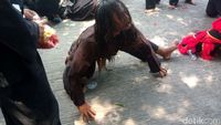 500 Penari Barongan Kesurupan Massal