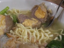Lezatnya Bakso Ayam dan Bakso Telur Asin