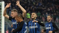Skriniar tak merayakan golnya sebagai bentuk rasa hormat kepada Sampdoria. Sampdoria merupakan mantan timnya, yang diperkuat selama satu setengah musim sebelum hijrah ke Inter pada musim panas lalu. (Foto: Emilio Andreoli/Getty Images)