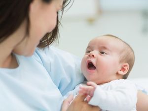 Manfaat Membacakan Cerita dengan Nyaring untuk Bayi Manfaat Membacakan Cerita dengan Nyaring untuk Bayi