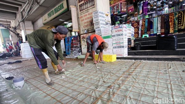 Pembangunan Jalur Pedestrian di Depan Pasar Tanah Abang