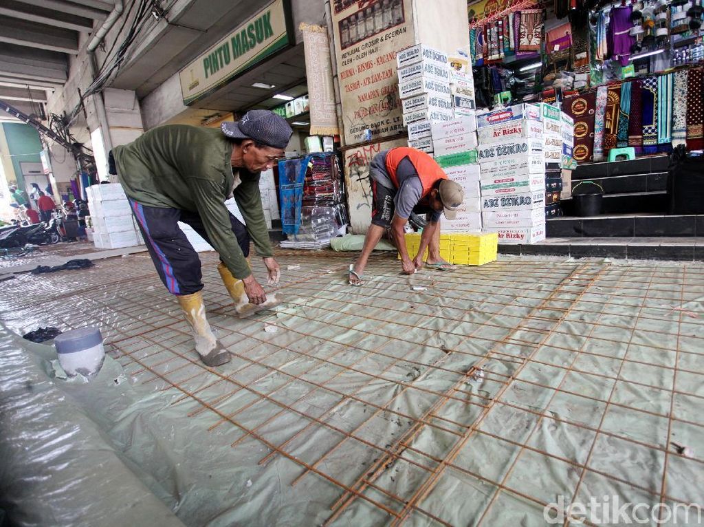 Pembangunan Jalur Pedestrian di Depan Pasar Tanah Abang Pembangunan Jalur Pedestrian di Depan Pasar Tanah Abang