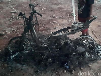 Foto: Tim Labfor Olah TKP di Pabrik Kembang Api