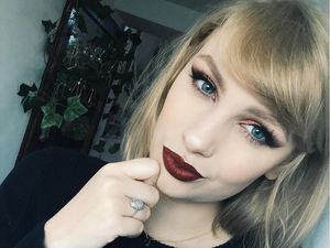 Foto: Seperti Kembar, Wanita Ini Mirip Banget Taylor Swift