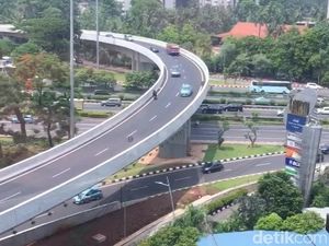 Cari Mati, Pemotor Lawan Arus Lagi di Simpang Semanggi Cari Mati, Pemotor Lawan Arus Lagi di Simpang Semanggi