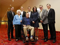 George H. W. Bush Disebut Melakukan Pelecehan Seksual