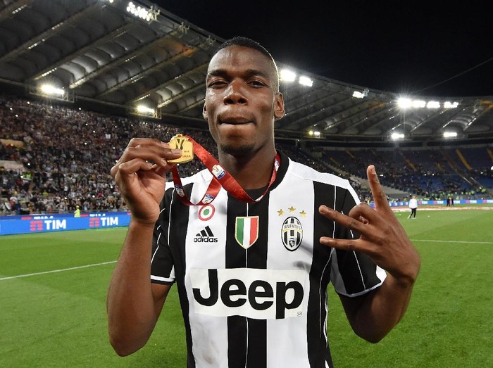 ROME, ITALY - MAY 21:  Paul Pogba of Juventus FC celebrates the victory after the TIM Cup match between AC Milan and Juventus FC at Stadio Olimpico on May 21, 2016 in Rome, Italy.  (Photo by Giuseppe Bellini/Getty Images)