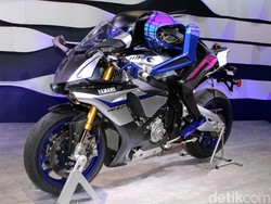 Ayo Tebak! Rossi Vs Robot Menang Mana?