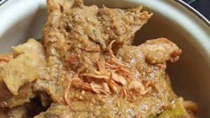 Tanggapi Klaim Rendang Ayam Renyah, Netizen Balas dengan Meme Kreatif