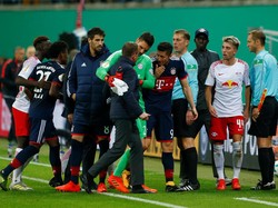 Saat Direktur Olahraga RB Leipzig Ngotot Perlihatkan Ponsel ke Wasit