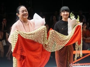 116 Kain Persembahan Obin untuk Menghibur Hati Ibu Pertiwi di JFW 116 Kain Persembahan Obin untuk Menghibur Hati Ibu Pertiwi di JFW