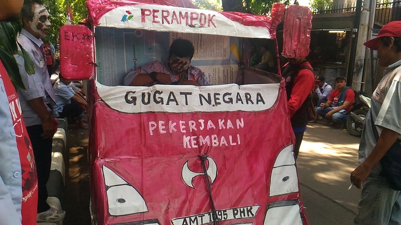 Bawa Truk Penderitaan, Zombie AMT Pertamina Kembali Demo Istana