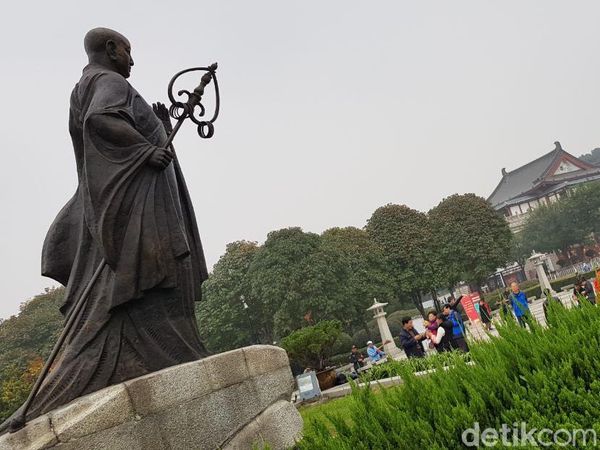 Pagoda China dan Kisah Biksu Tong Mencari Kitab Suci ke Barat