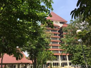 Foto: Datangi Rektorat UI, Polisi Cari Data Pemeran Video Mesum