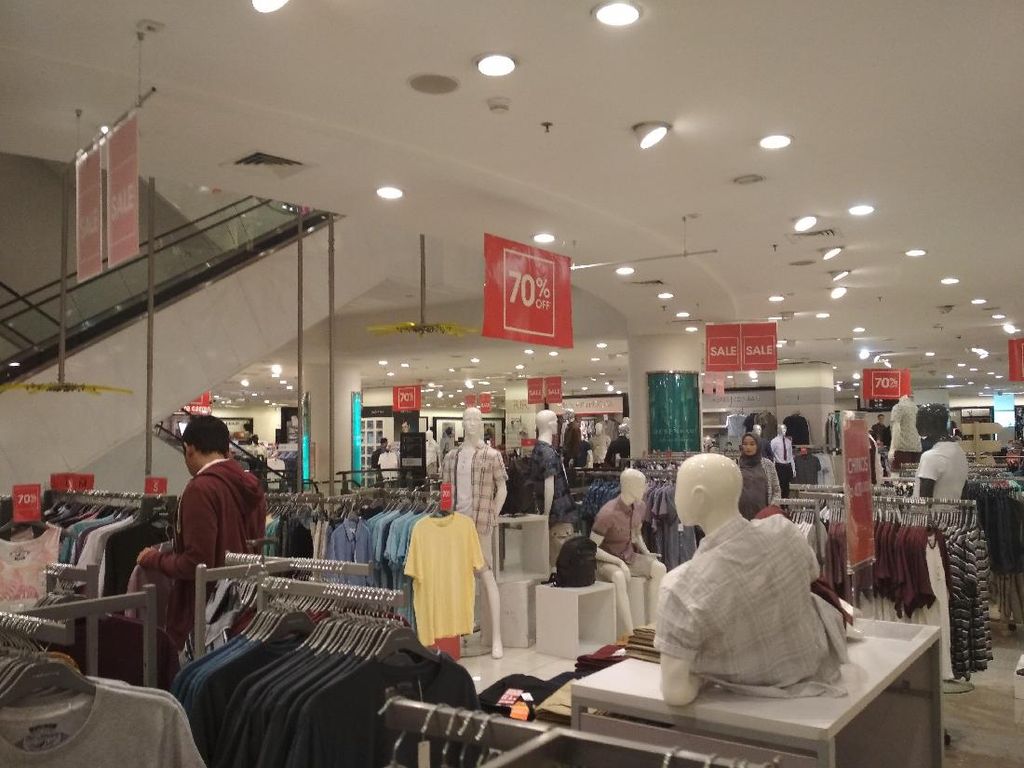 Uniqlo Hingga Zara Akan Gantikan Debenhams di Senayan City Uniqlo Hingga Zara Akan Gantikan Debenhams di Senayan City