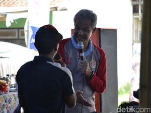 Ketika Topi Duren di Pekalongan Nyolong Fokus Gubernur Ganjar