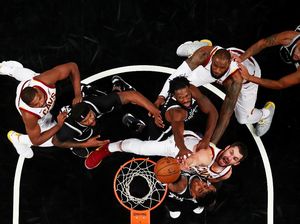 James Triple-Double, Cavs Tumbang di Brooklyn