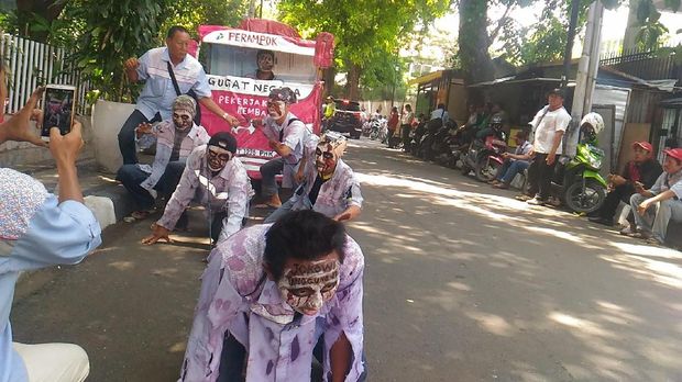 Bawa Truk 'Penderitaan', Zombie AMT Pertamina Kembali Demo Istana