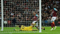 Tapi justru laga yang sesungguhnya baru dimulai di babak kedua. West Ham memperkecil ketertinggalan di menit ke-55 lewati kaki Andre Ayew. (Foto: Eddie Keogh/REUTERS)