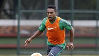 Terens Puhiri ramai diberitakan media asing menyusul gol yang dia buat ke gawang Mitra Kukar. Dalam proses penciptaan gol tersebut, Terens diklaim melakukan sprint yang bisa menyamai kecepatan Leroy Sane, yang merupakan pemain tercepat di Premier League (Stu Forster/Getty Images)