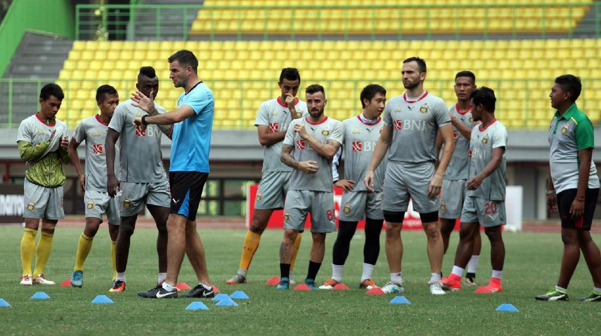 Ilija Spasojevic saat berlatihbersama-sama Bhayangkara FC. (dok. Bhayangkara FC)