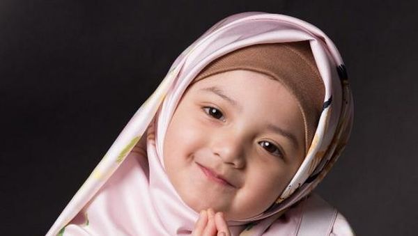 Gemasnya Melihat Arsyi Pakai Kerudung