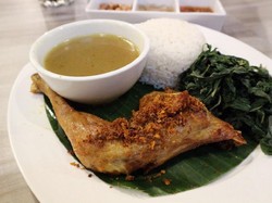 Sajian Ayam Goreng hingga Ayam Penyet Bisa Dinikmati di Sini