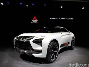 e-Evolution Concept Jadi Bintang di Booth Mitsubishi e-Evolution Concept Jadi Bintang di Booth Mitsubishi