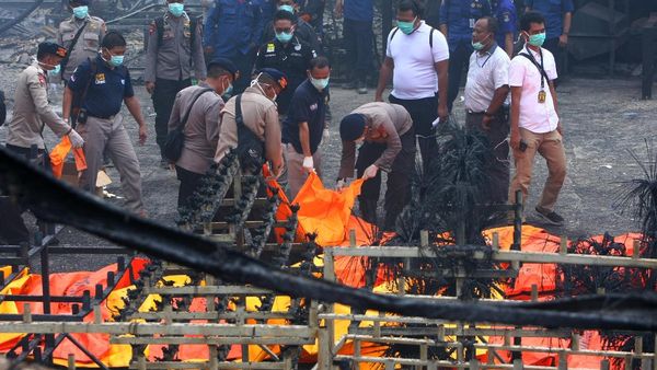 Begini Evakuasi Korban di Pabrik Kembang Api yang Meledak