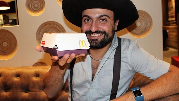Wow, Pria Ini Mengoleksi Hampir 500 Kotak Burger dari Seluruh Dunia!
