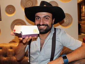 Wow, Pria Ini Mengoleksi Hampir 500 Kotak Burger dari Seluruh Dunia!