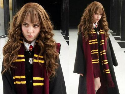 Wajah Bunglon dari Si Cantik Cosplayer Asal Rusia