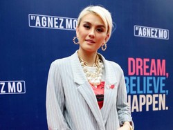 Agnez Mo Ungkap Selera Fashionnya Berubah-ubah Tergantung Kaca