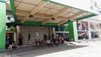 Antrean Panjang Berburu Barang Diskonan di Lotus