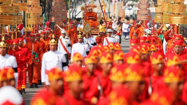 Ratusan Ribu Warga Thailand Saksikan Prosesi Kremasi Raja Bhumibol