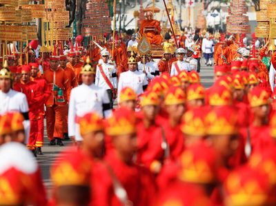 Ratusan Ribu Warga Thailand Saksikan Prosesi Kremasi Raja Bhumibol
