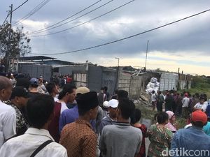 Polisi: Korban Tewas Pabrik Petasan Kosambi Menumpuk di Belakang Polisi: Korban Tewas Pabrik Petasan Kosambi Menumpuk di Belakang