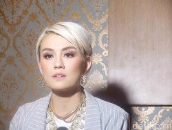 Agnez Mo Beri Kejutan Raphael Maitimo di Hari Ulang Tahun
