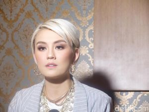 Agnez Mo Beri Kejutan Raphael Maitimo di Hari Ulang Tahun Agnez Mo Beri Kejutan Raphael Maitimo di Hari Ulang Tahun