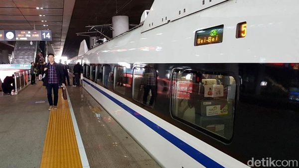 Begini Stasiun Terbesar di Asia dan Mewahnya Kereta Cepat China